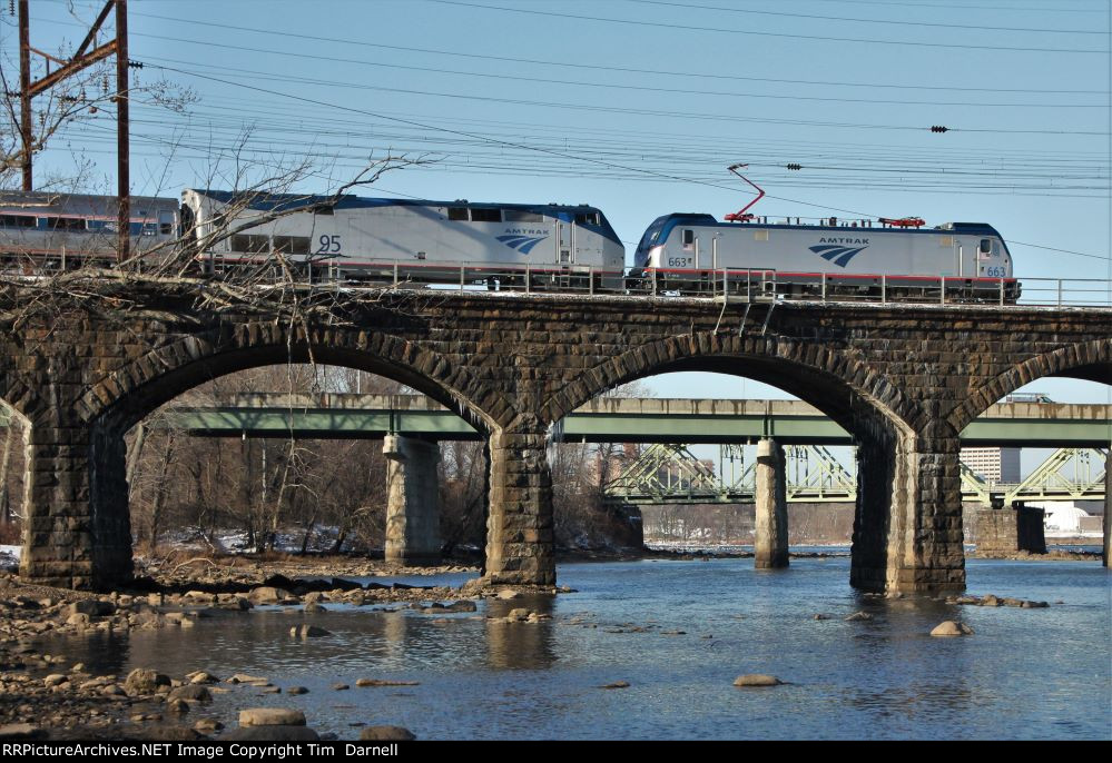 AMTK 663, 95b on train 174